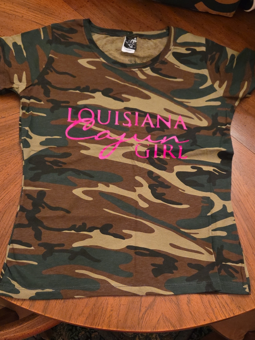Camouflage 'Louisiana Cajun Girl' Short Sleeve Tee - Pink Script